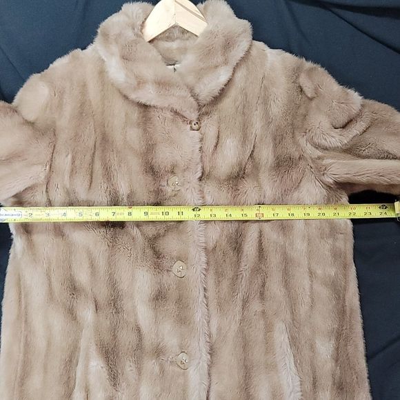 Beautiful Vintage Woman's Faux Fur Waist Length Jacket - Picture 10 of 12